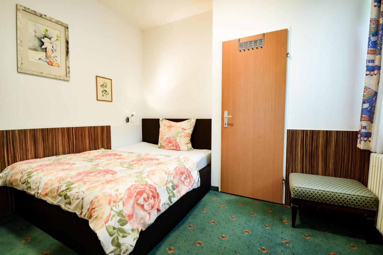 Gartenhotel Garni Pension B&B Innsbruck Kültér fotó