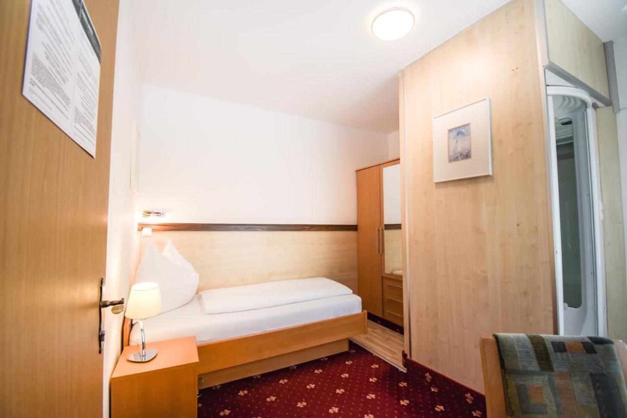 Gartenhotel Garni Pension B&B Innsbruck Kültér fotó